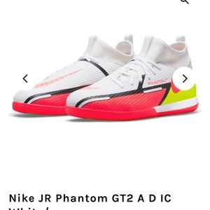 Nike Phantom GT2 Indoor/Court Soccer Shoe